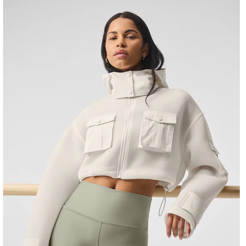 ALO Yoga ivory Cropped Engage Cargo Parka -new with tags
